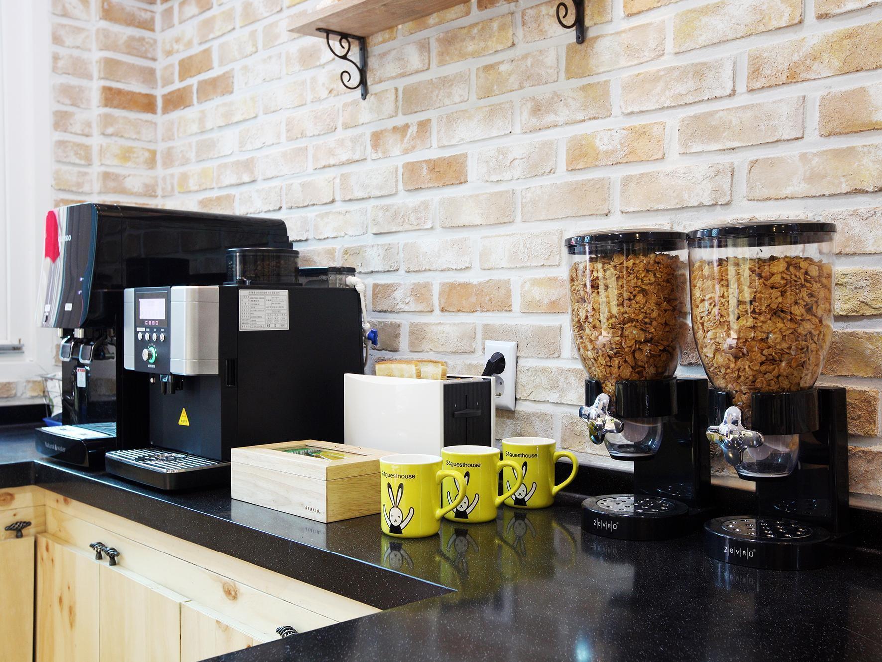 24 Guesthouse Myeongdong Avenue Seoul Exterior photo
